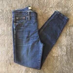 10” high-rise Madewell skinny jeans in Hayes wash